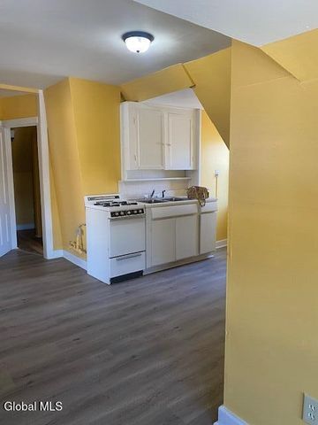 1209 3rd Avenue, Schenectady, NY 12303