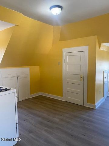 1209 3rd Avenue, Schenectady, NY 12303