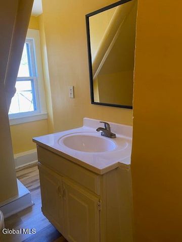 1209 3rd Avenue, Schenectady, NY 12303