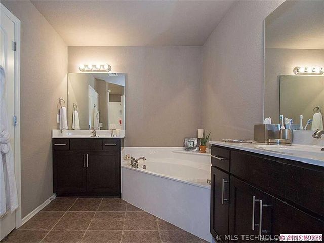 9058 E 136th Place S, Bixby, OK 74008