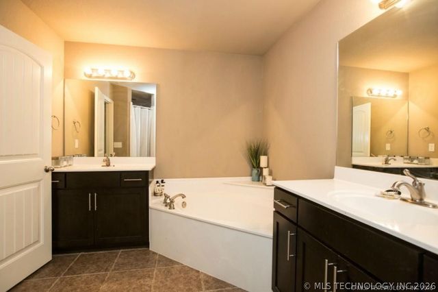 9058 E 136th Place S, Bixby, OK 74008