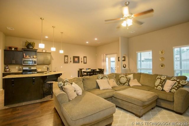 9058 E 136th Place S, Bixby, OK 74008