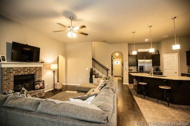 9058 E 136th Place S, Bixby, OK 74008