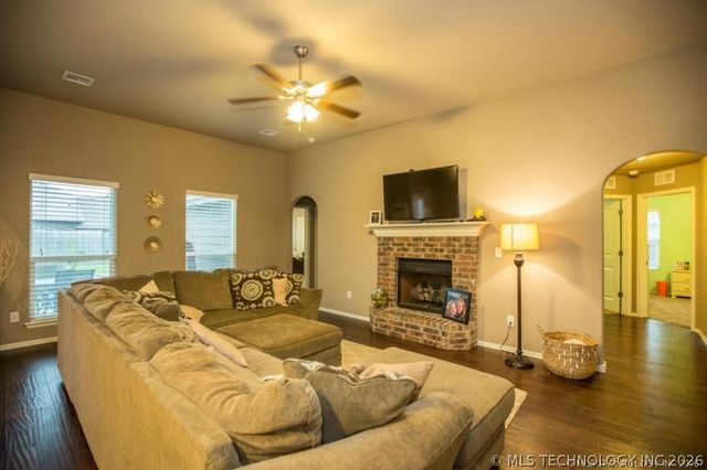 9058 E 136th Place S, Bixby, OK 74008