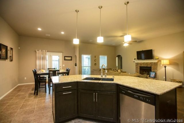 9058 E 136th Place S, Bixby, OK 74008