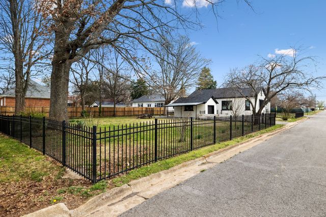 222 Groh St, Lawrenceburg, TN 38464