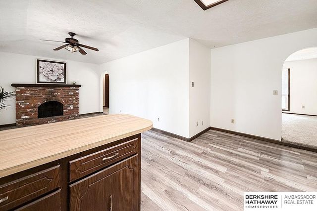 702 Shannon Road, Papillion, NE 68046