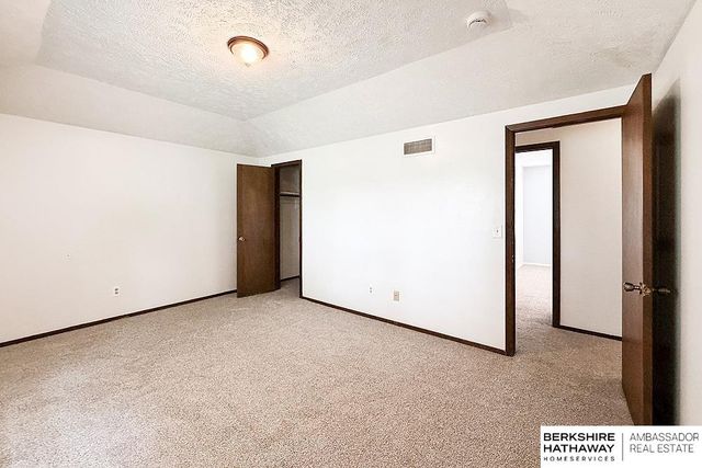 702 Shannon Road, Papillion, NE 68046