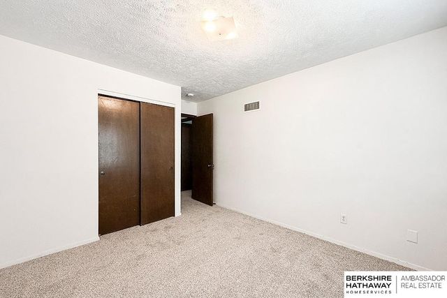 702 Shannon Road, Papillion, NE 68046