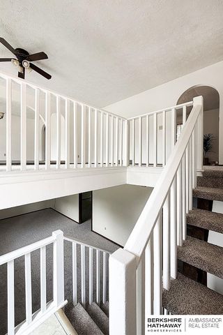 702 Shannon Road, Papillion, NE 68046