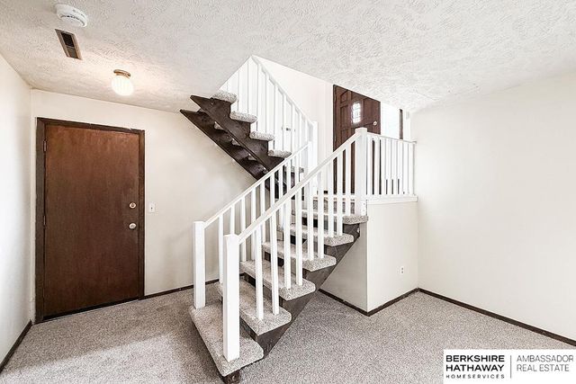 702 Shannon Road, Papillion, NE 68046