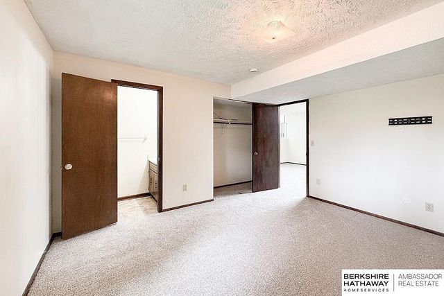 702 Shannon Road, Papillion, NE 68046