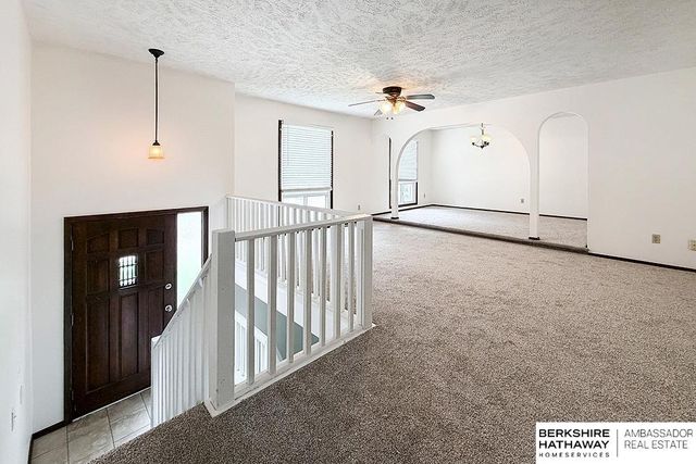 702 Shannon Road, Papillion, NE 68046