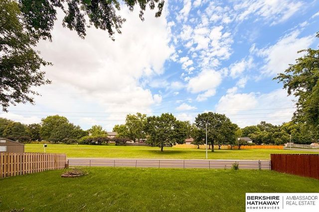 702 Shannon Road, Papillion, NE 68046