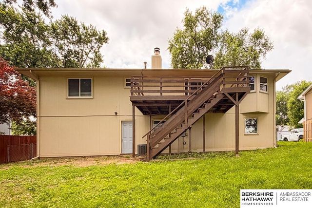 702 Shannon Road, Papillion, NE 68046