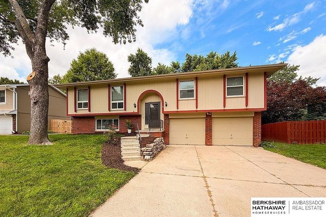 702 Shannon Road, Papillion, NE 68046