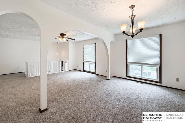 702 Shannon Road, Papillion, NE 68046