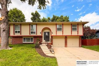 702 Shannon Road, Papillion, NE 68046