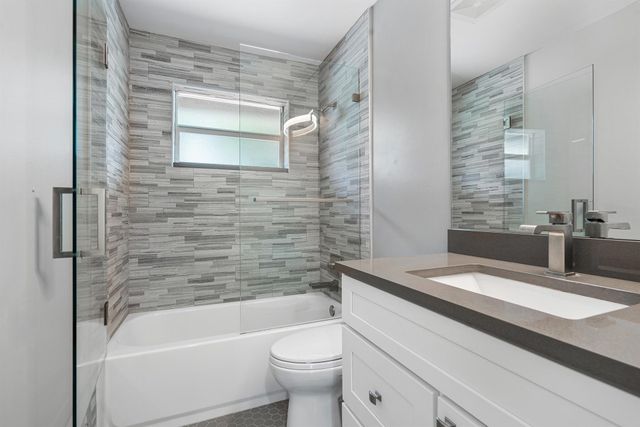 3289 NW 26th Avenue, Boca Raton, FL 33434