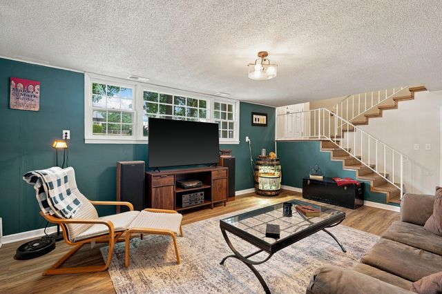 303 W BRIARWOOD LN, Columbia, MO 65203