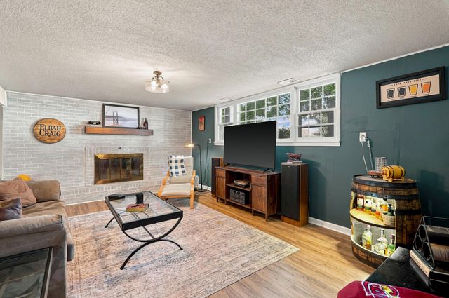 303 W BRIARWOOD LN, Columbia, MO 65203