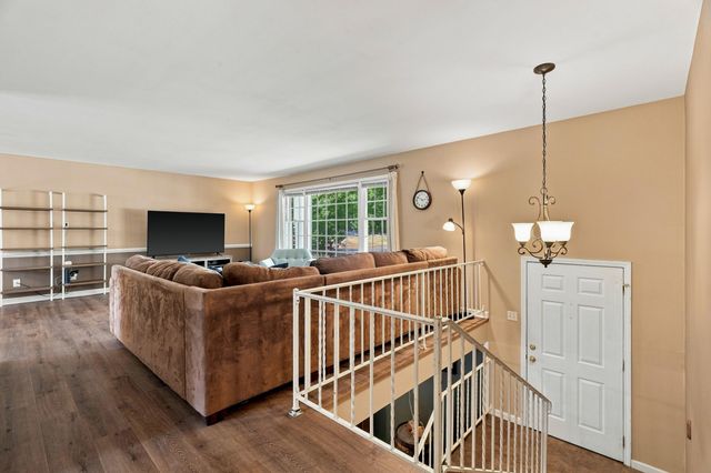303 W BRIARWOOD LN, Columbia, MO 65203