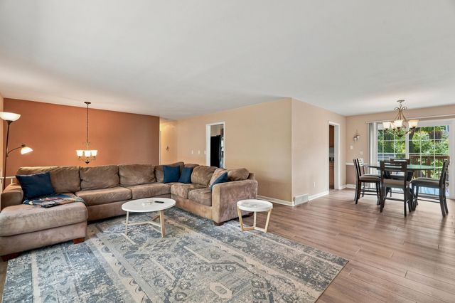 303 W BRIARWOOD LN, Columbia, MO 65203