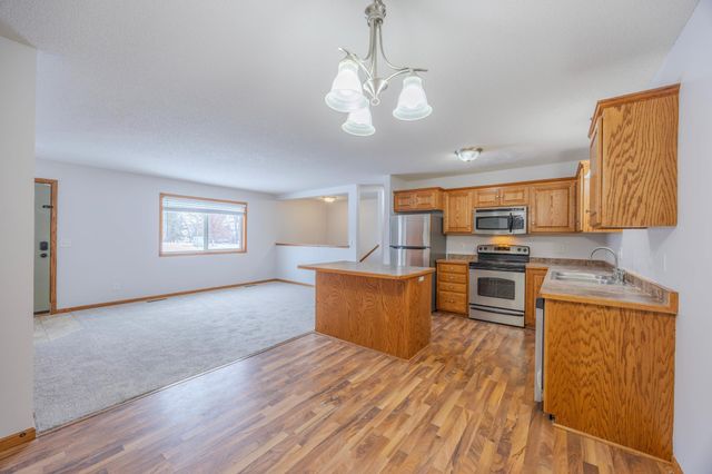 10751 Knollwood Lane, Woodbury, MN 55129