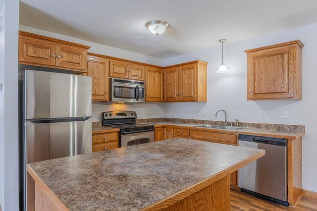 10751 Knollwood Lane, Woodbury, MN 55129