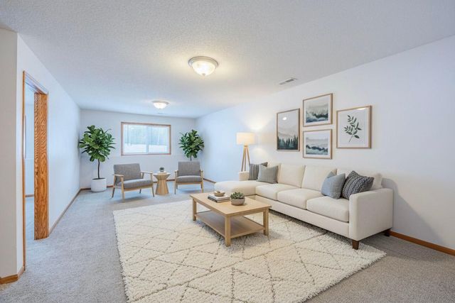 10751 Knollwood Lane, Woodbury, MN 55129