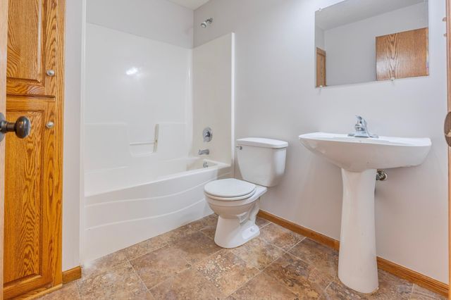 10751 Knollwood Lane, Woodbury, MN 55129