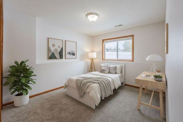 10751 Knollwood Lane, Woodbury, MN 55129