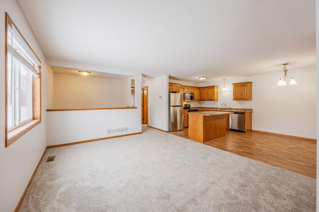 10751 Knollwood Lane, Woodbury, MN 55129