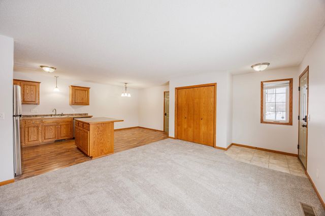 10751 Knollwood Lane, Woodbury, MN 55129