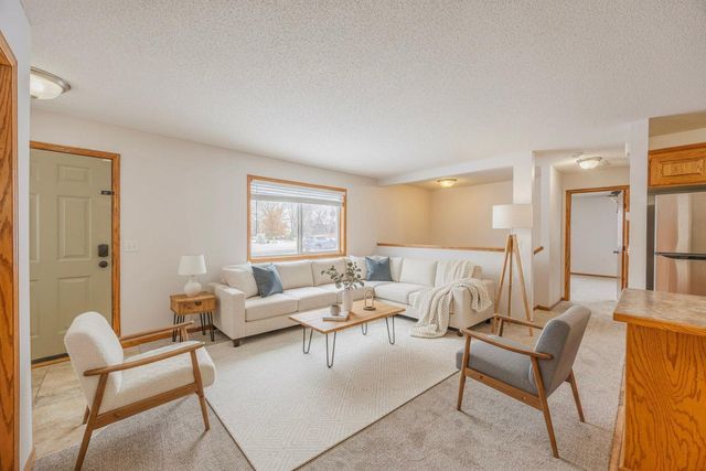 10751 Knollwood Lane, Woodbury, MN 55129