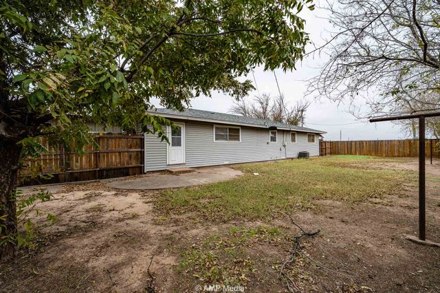 510 W Irving Street, Munday, TX 76371