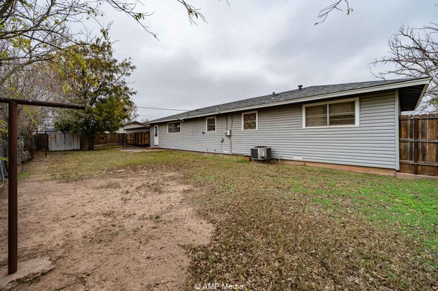 510 W Irving Street, Munday, TX 76371