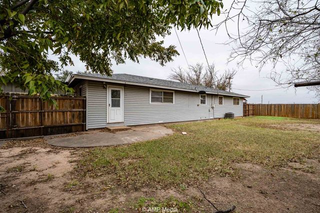 510 W Irving Street, Munday, TX 76371