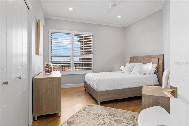 5450 EAGLES POINT CIRCLE 404, Sarasota, FL 34231