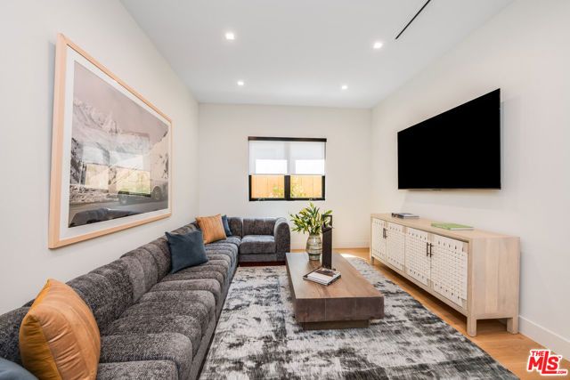 3831 Mound View Avenue, Los Angeles, CA 91604