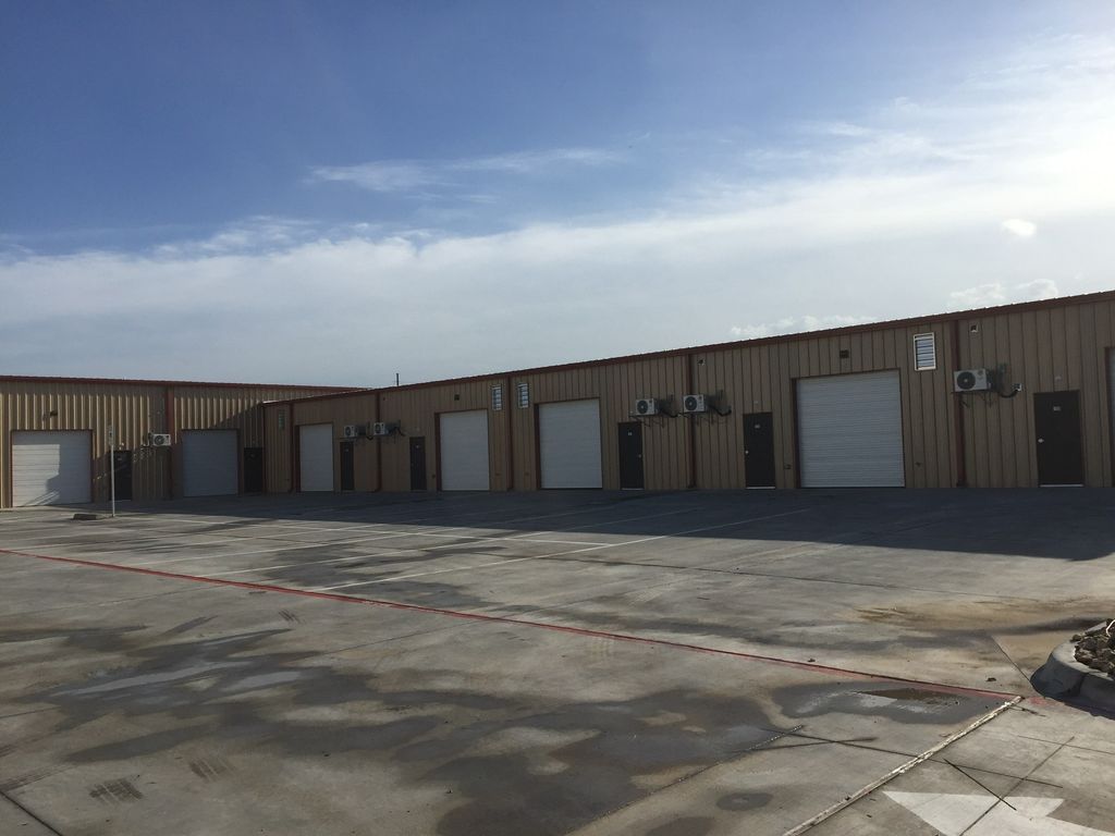 2277 Larson Lane 170, Dallas, TX 75229 — exterior