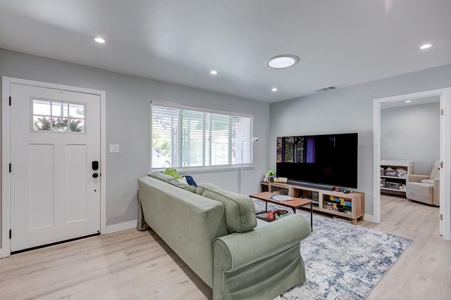 686-688 San Luisito Way, Sunnyvale, CA 94085