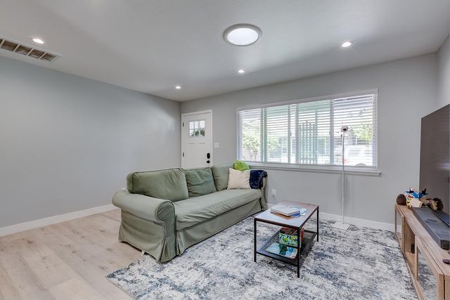 686-688 San Luisito Way, Sunnyvale, CA 94085