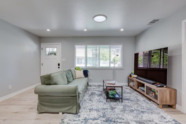 686-688 San Luisito Way, Sunnyvale, CA 94085