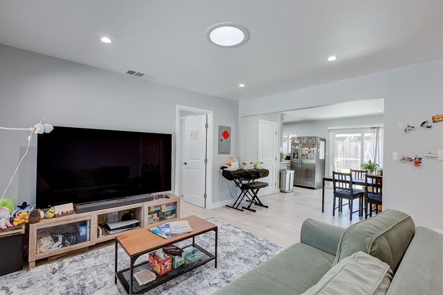 686-688 San Luisito Way, Sunnyvale, CA 94085