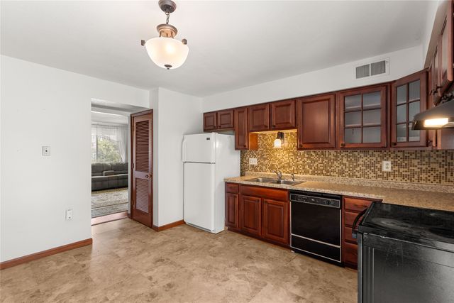 4200 62nd Street 5, Urbandale, IA 50322