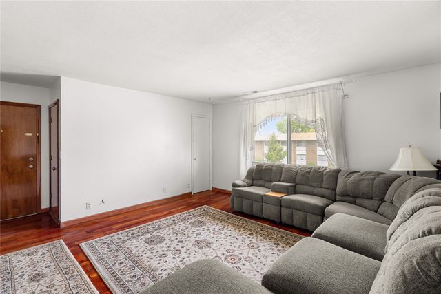 4200 62nd Street 5, Urbandale, IA 50322