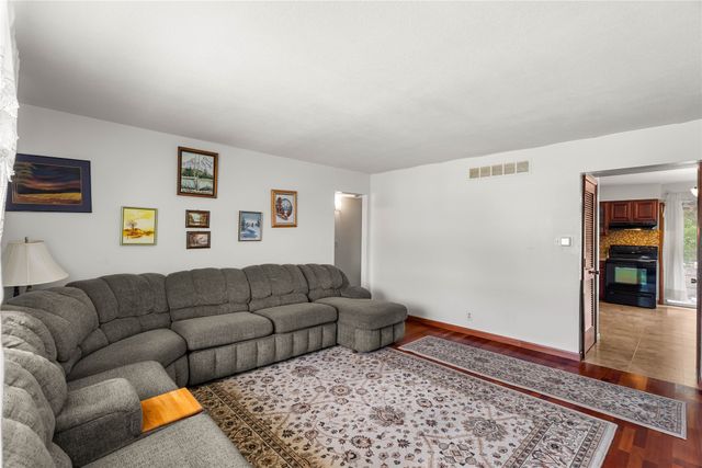 4200 62nd Street 5, Urbandale, IA 50322