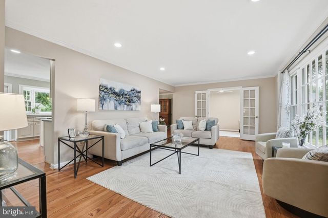 408 HOLLOWAY CT NE, Vienna, VA 22180
