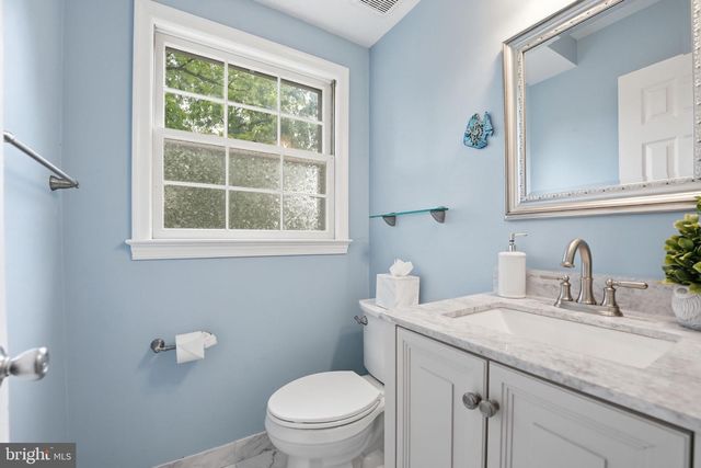 408 HOLLOWAY CT NE, Vienna, VA 22180